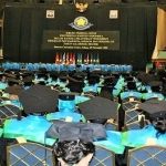 LULUS 911 WISUDAWAN, REKTOR UKI INGATKAN JANGAN LUPAKAN MOTTO KAMPUS