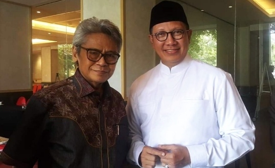 Pdt Emeritus Weinata Sairin (Kiri) dengan Mantan Menteri Agama Drs H Lukman Hakim Saifuddin