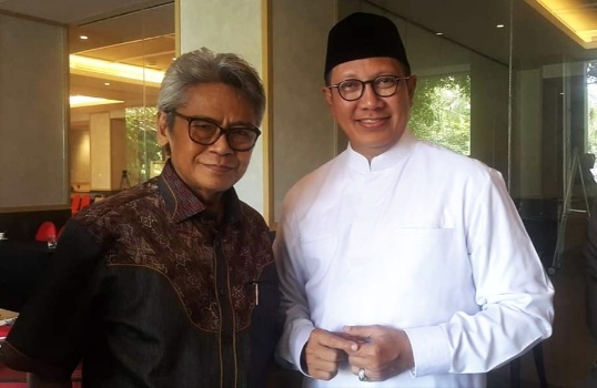 Pdt Emeritus Weinata Sairin (Kiri) dengan Mantan Menteri Agama Drs H Lukman Hakim Saifuddin